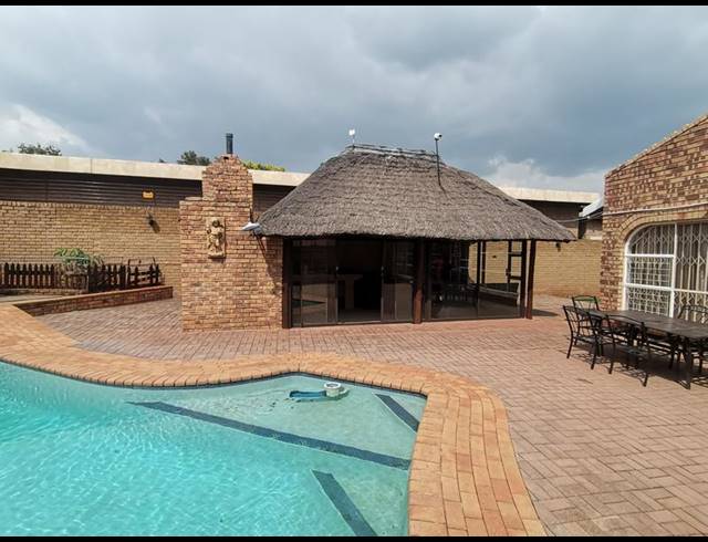 3 BEDROOM HOUSE FOR SALE IN VANDERBIJLPARK SE 3